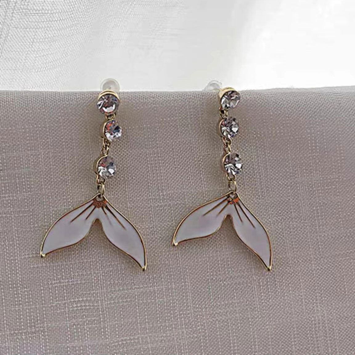 Long fish tail earrings 