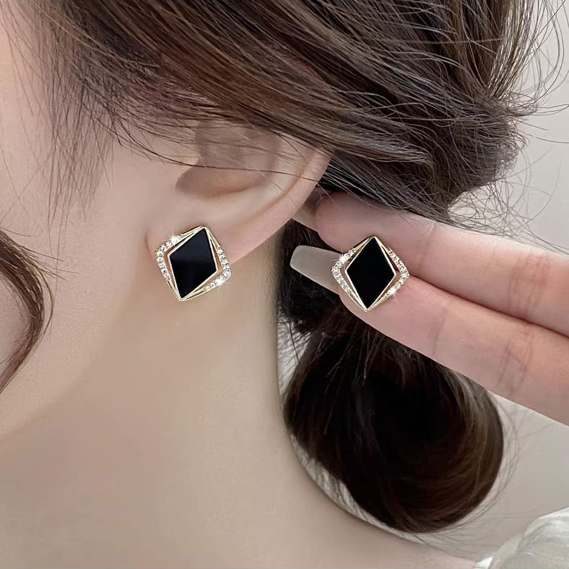 Black square diamond earrings