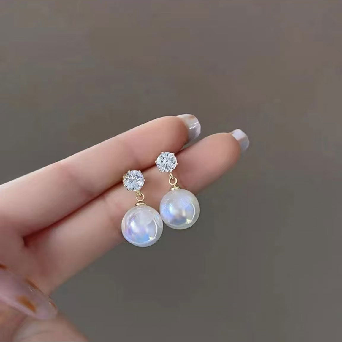 Elegant temperament pearl earrings