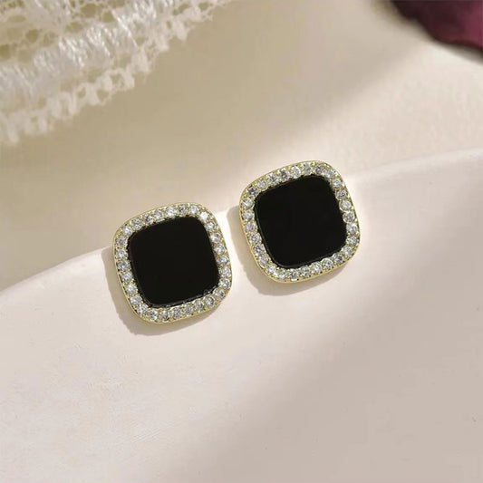 Simple black square earrings 