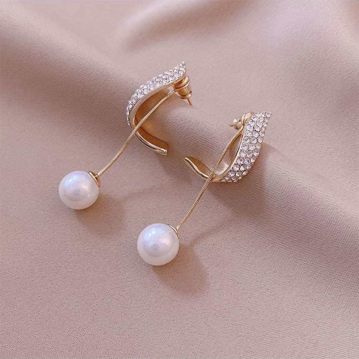 French style vintage pearl earrings 