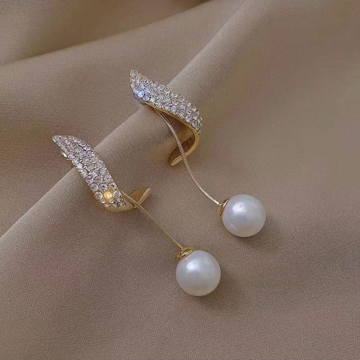 French style vintage pearl earrings 