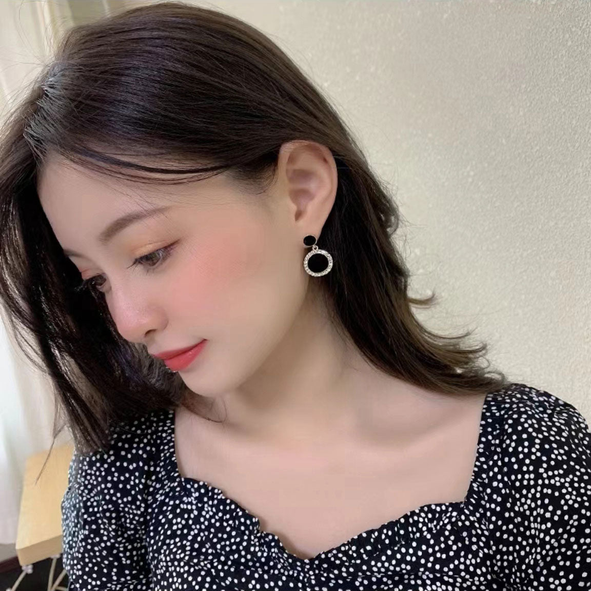 Korean style black round earrings 