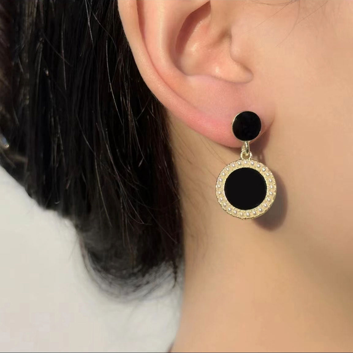 Korean style black round earrings 