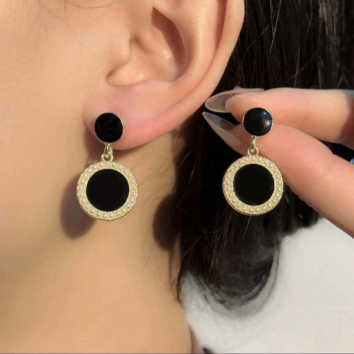 Korean style black round earrings 