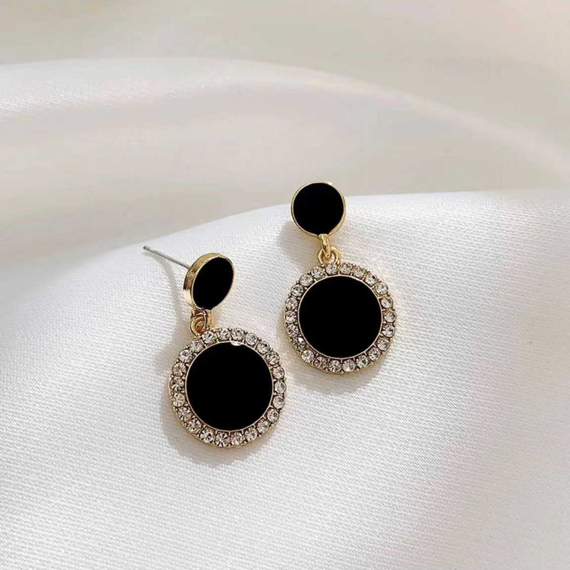 Korean style black round earrings 