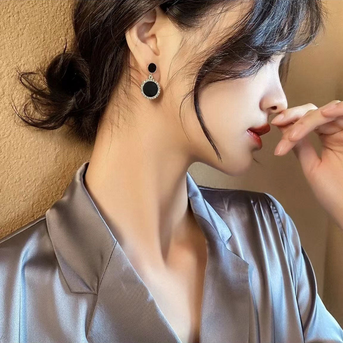 Korean style black round earrings 