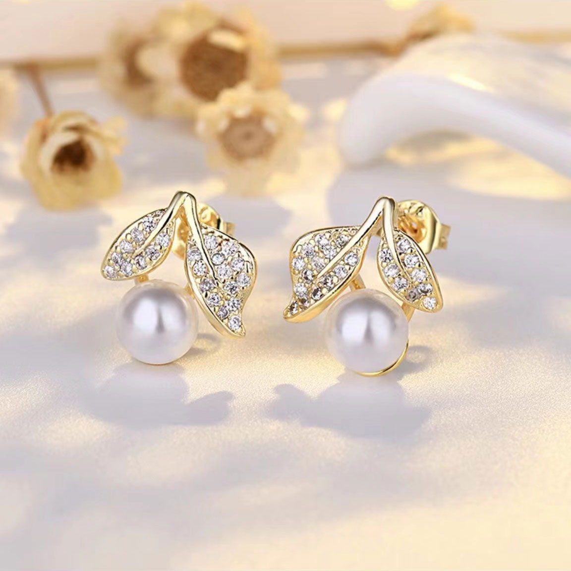 Lovely leaf pearl earrings 