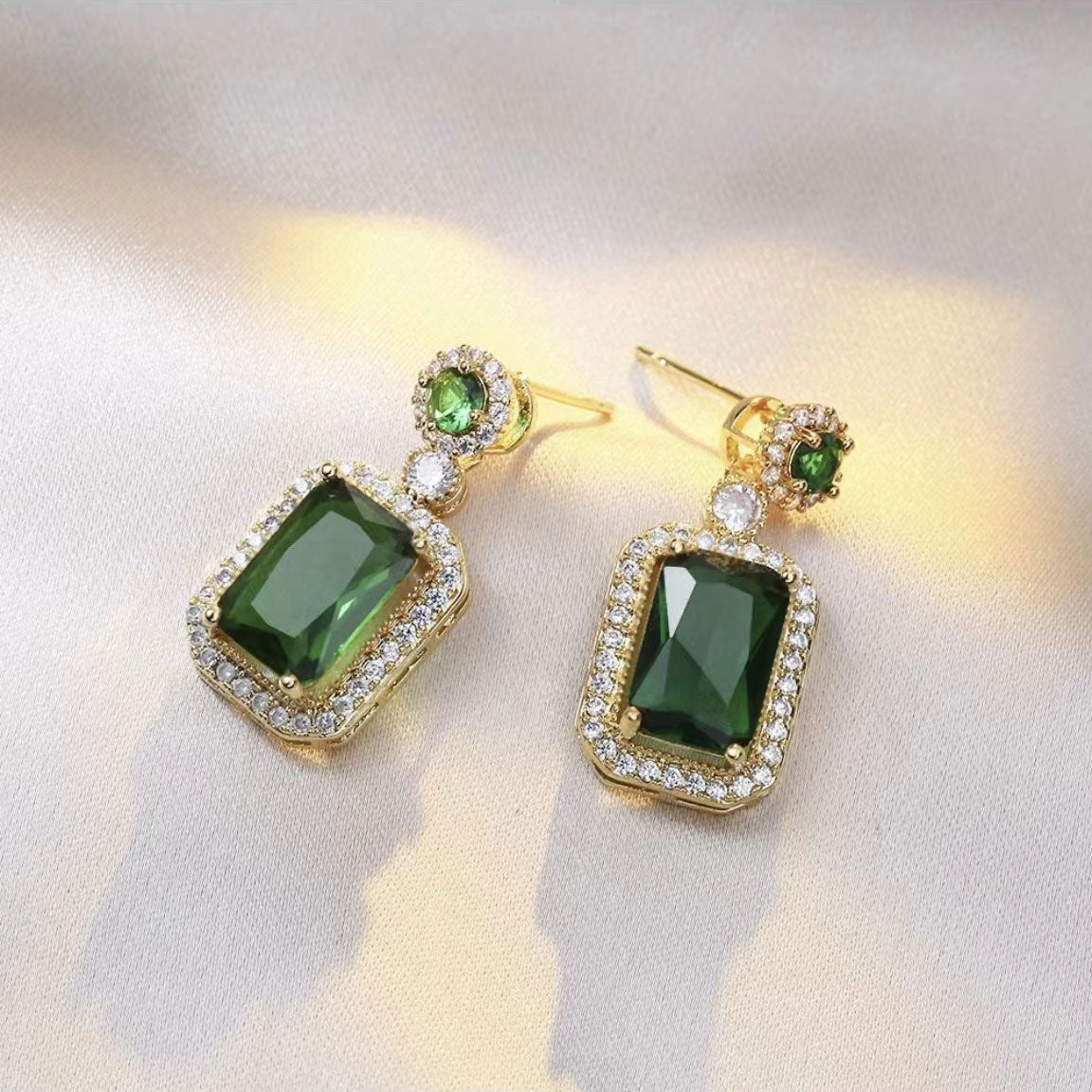 French style vintage emerald earrings 