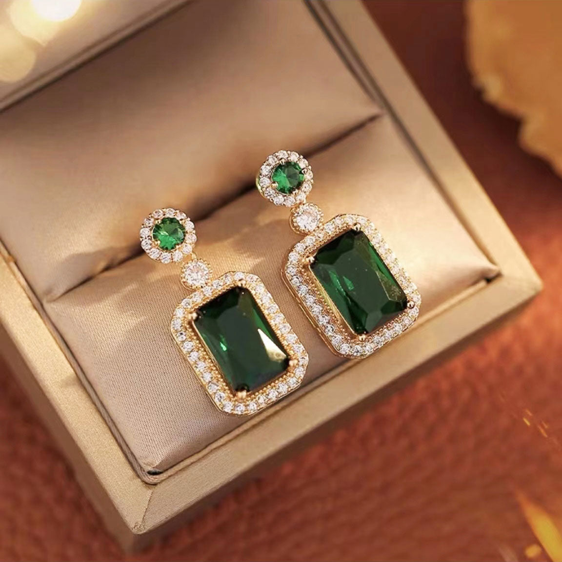 French style vintage emerald earrings 