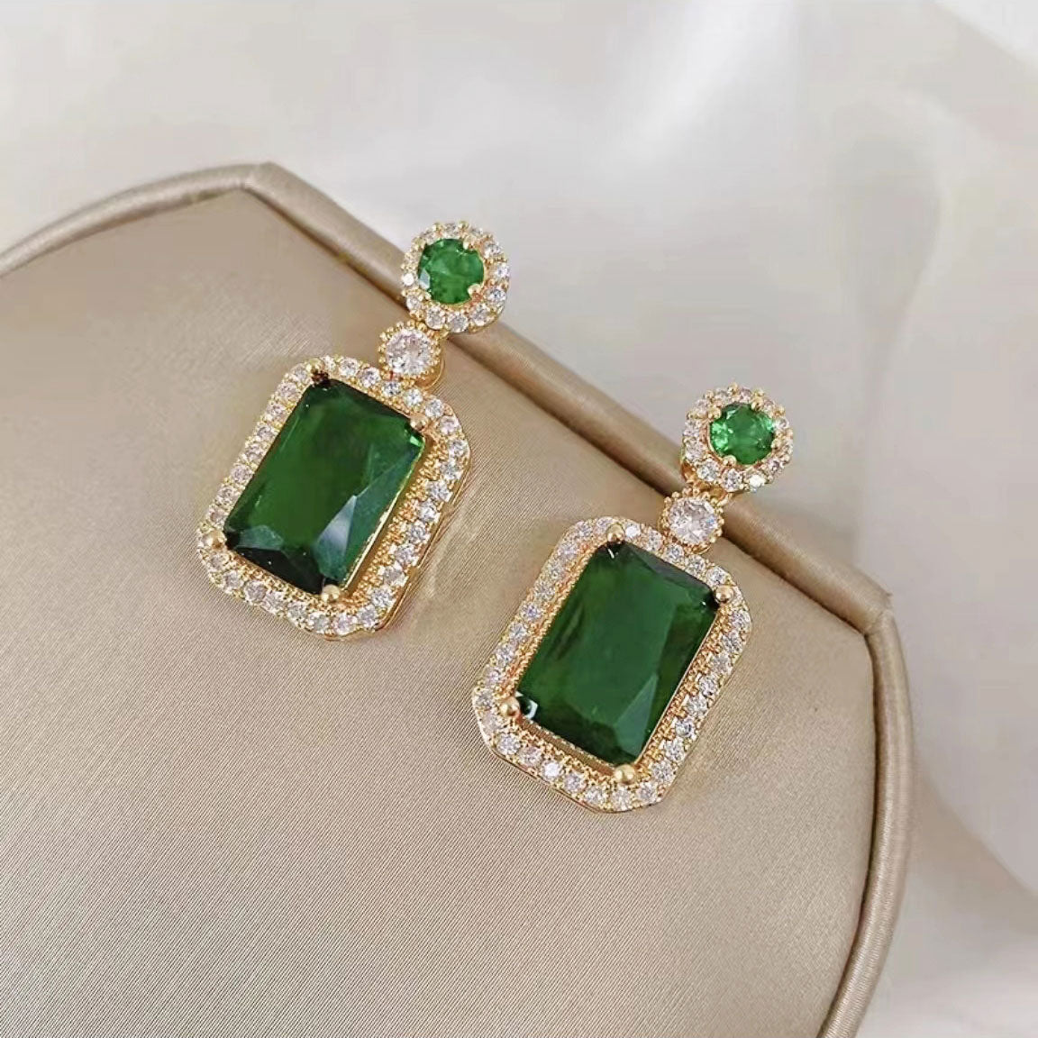 French style vintage emerald earrings 