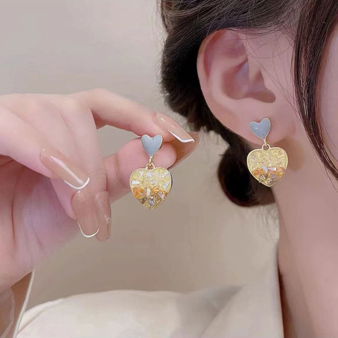 Korean style heart shaped crystal earrings 