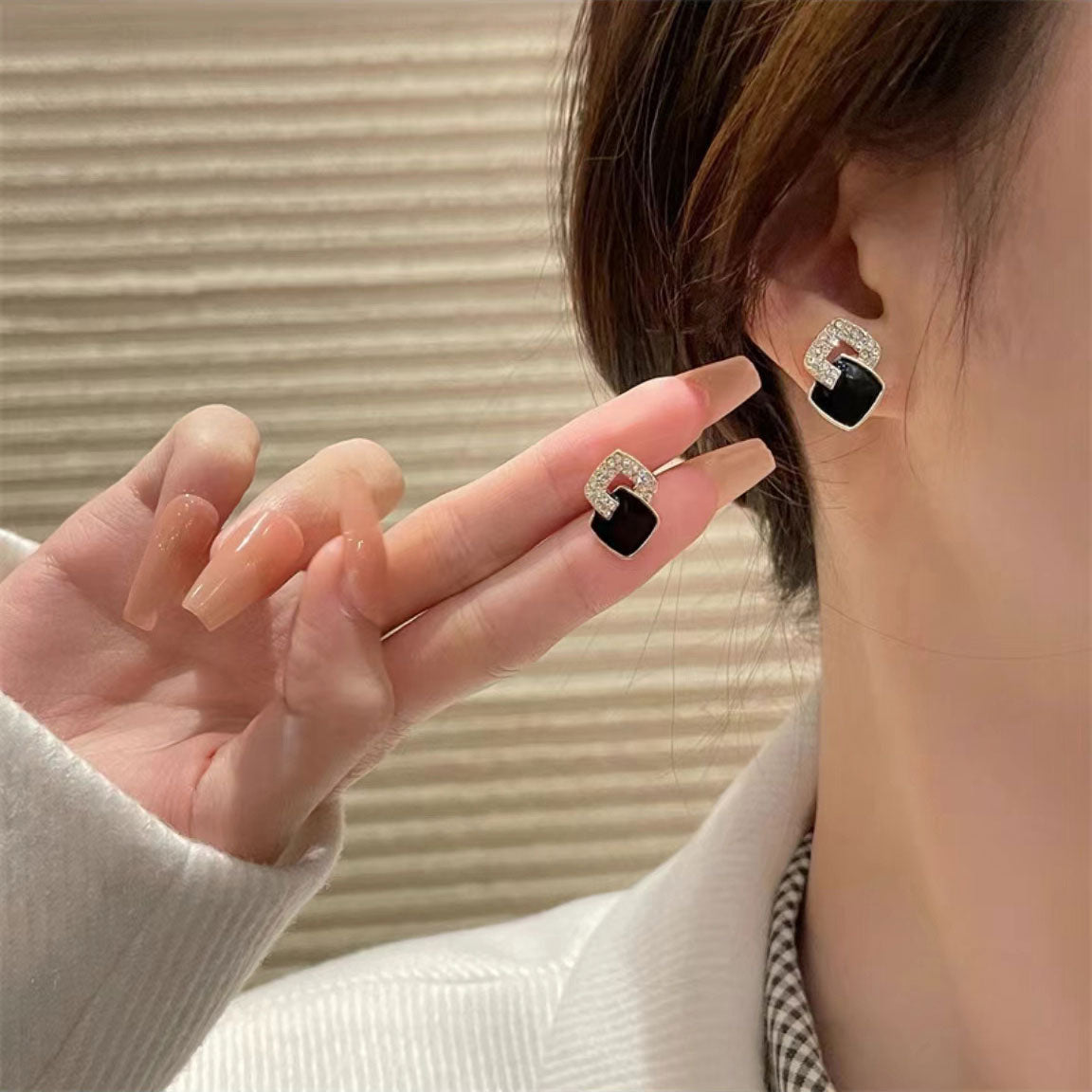 Stylish black square earrings