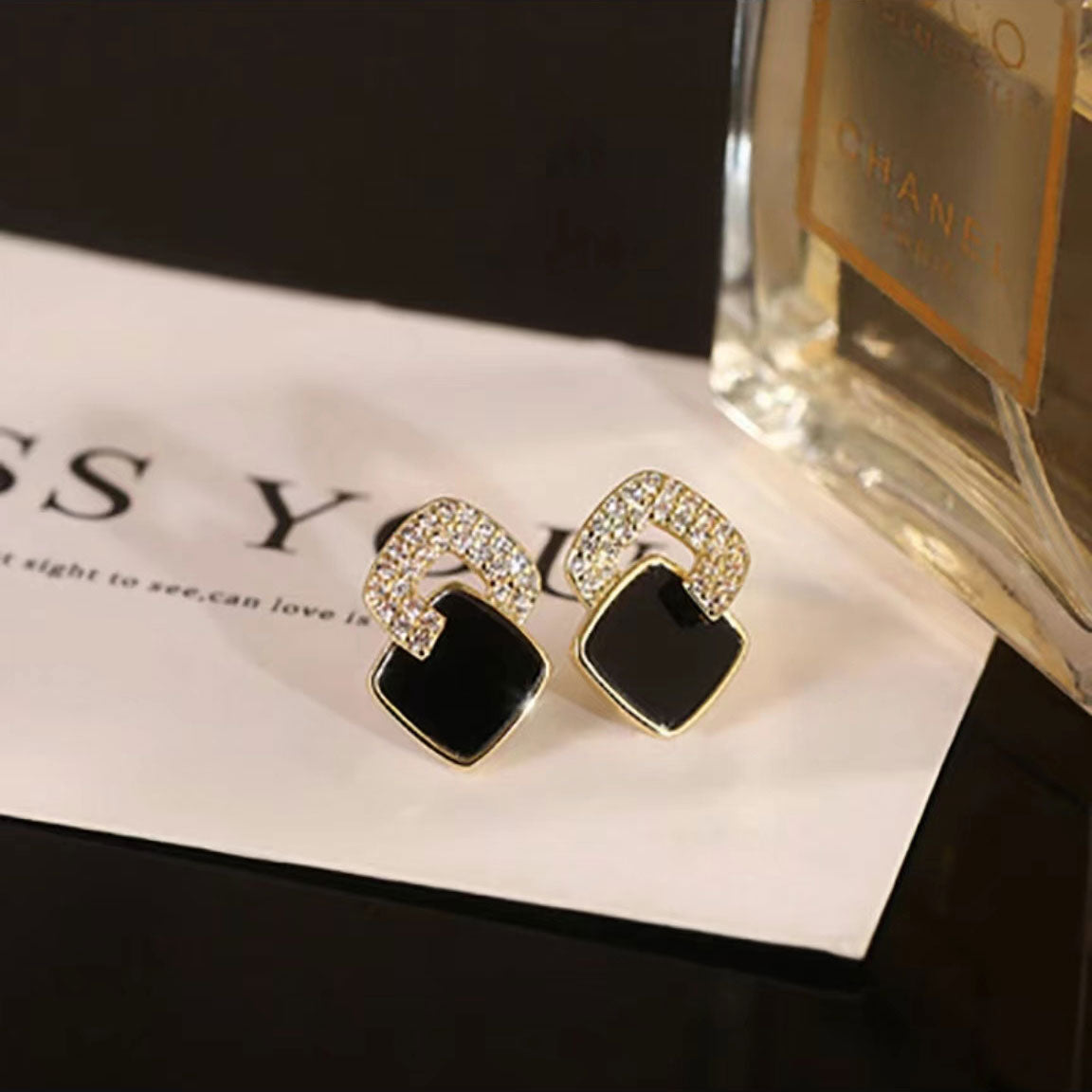 Stylish black square earrings