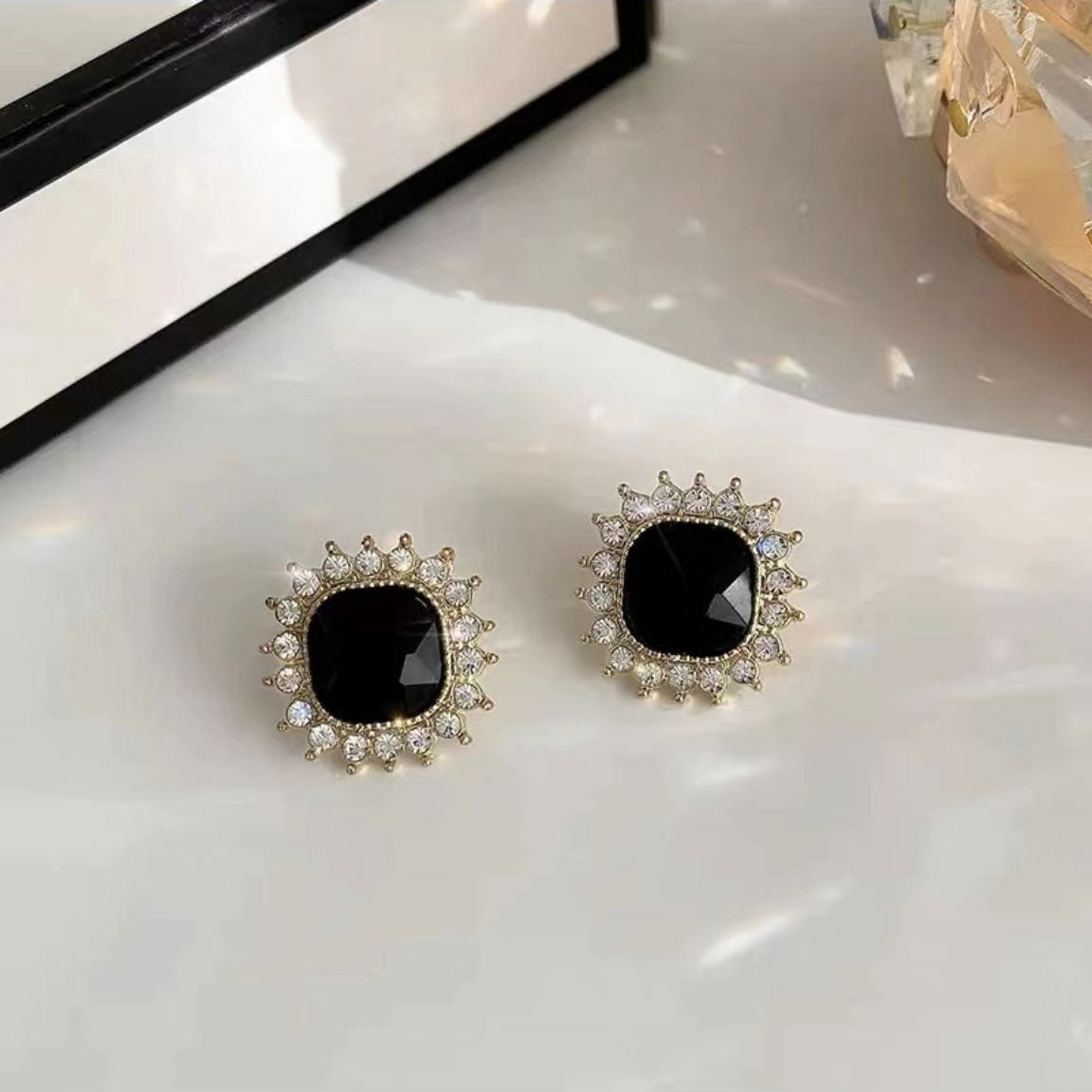 Luxury black square earrings