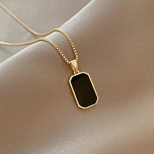 Stylish black square necklace 