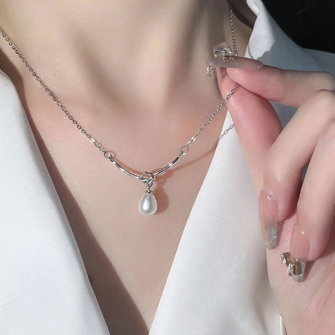 Strange water necklace 