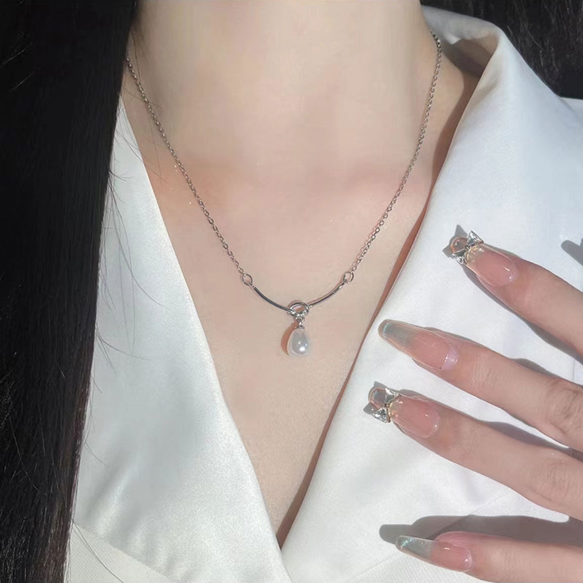 Strange water necklace 