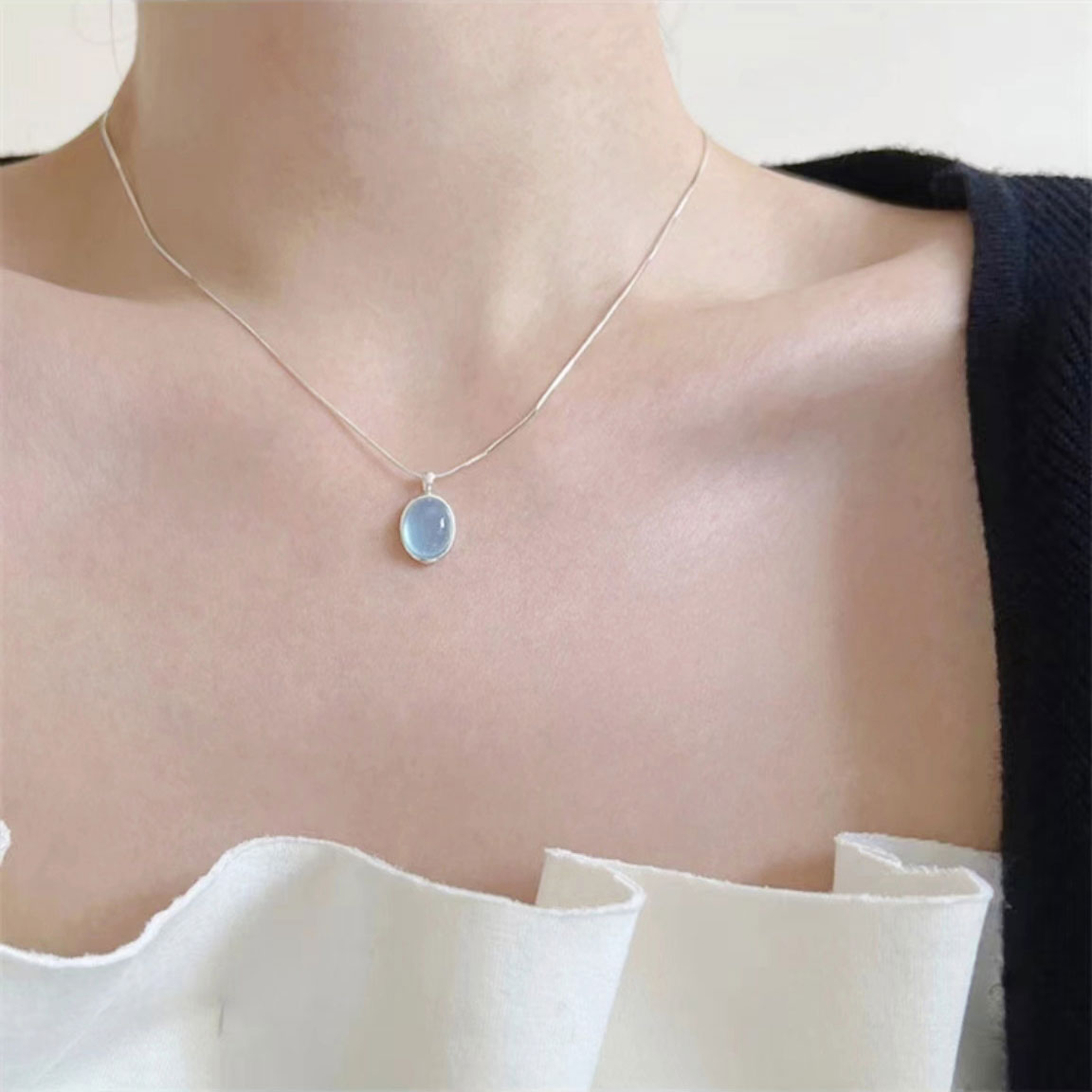 Clear oval sapphire necklace