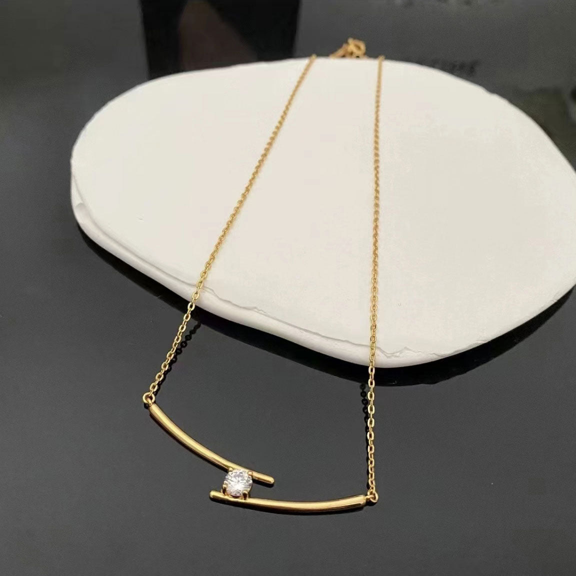 Stylish simple diamond necklace