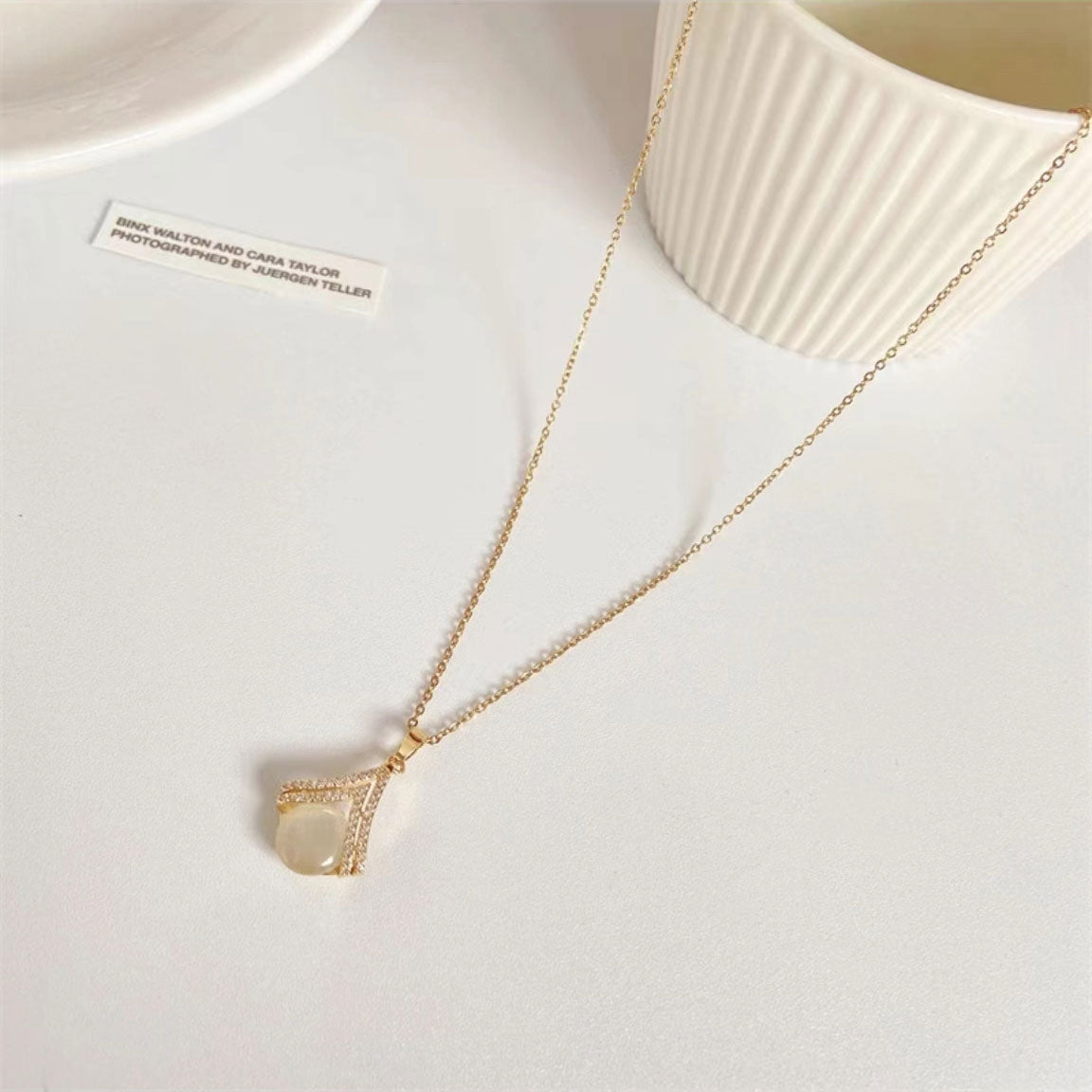 Luxury fan-shaped gemstone necklace