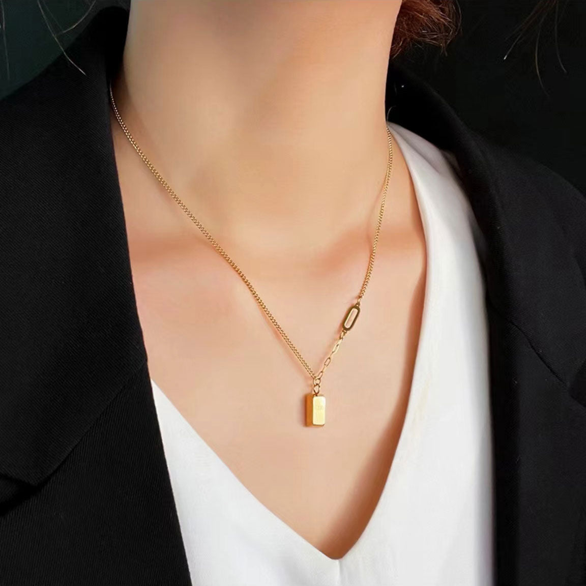 Luxury miniature gold necklace