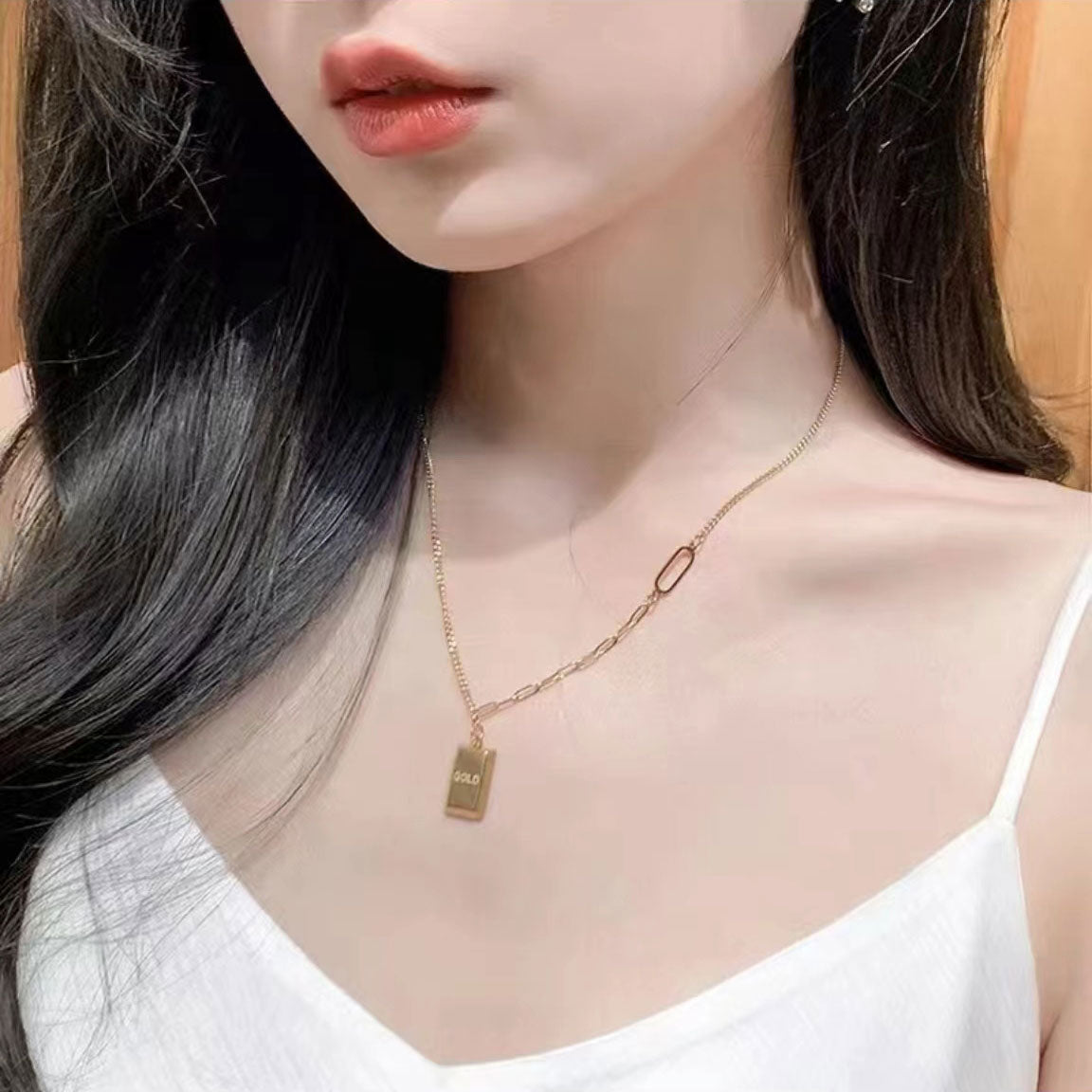 Luxury miniature gold necklace