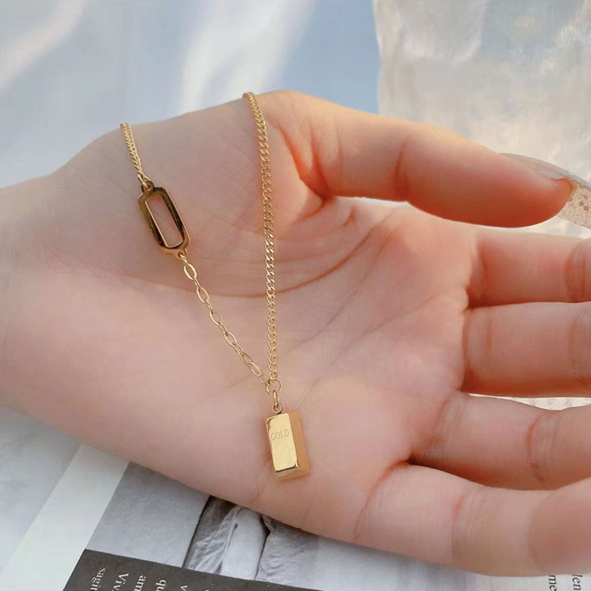 Luxury miniature gold necklace