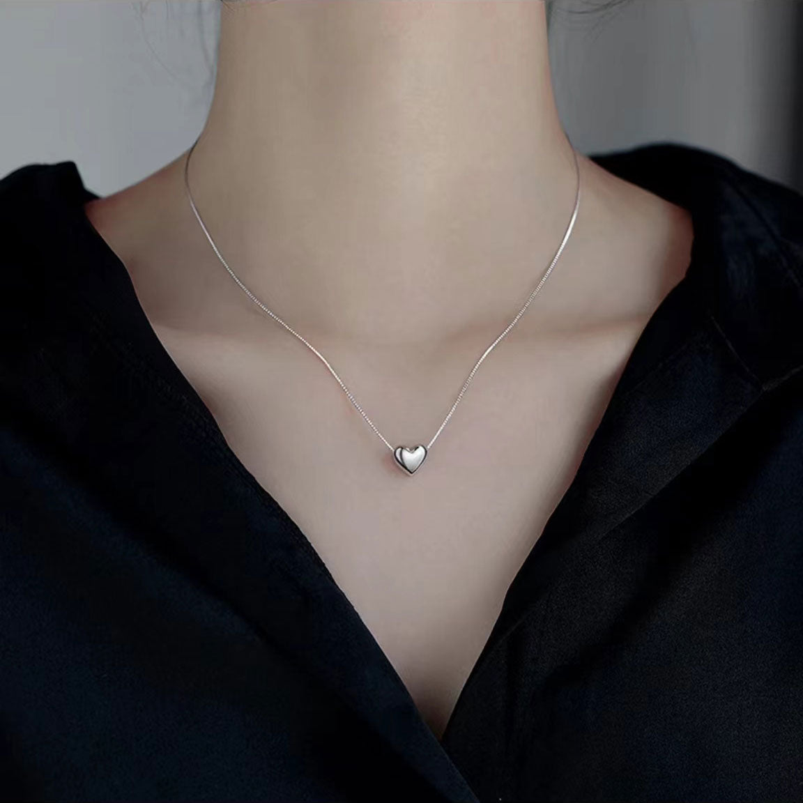 Stylish three-dimensional heart-shaped necklace