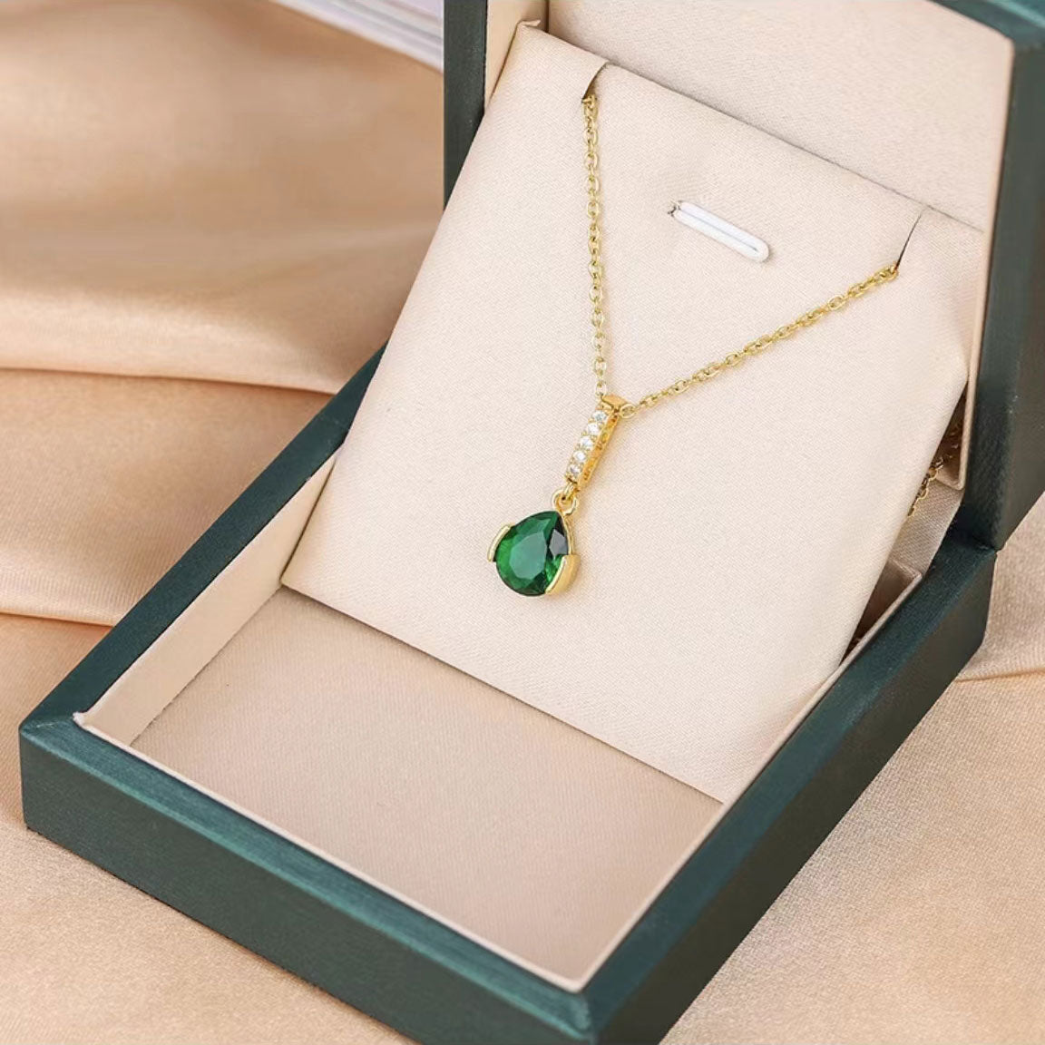 Amazing Emerald Drop Necklace