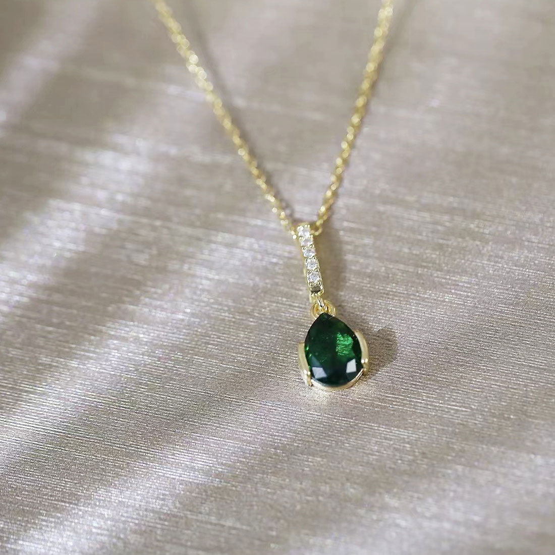 Amazing Emerald Drop Necklace