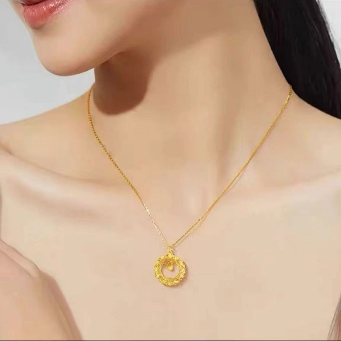 Special Gold "Bird's Nest" Necklace 