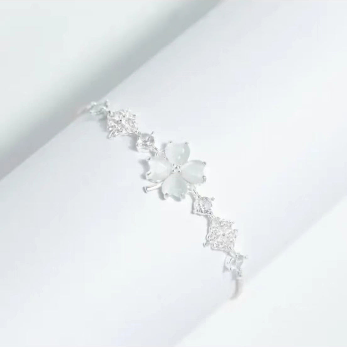 Four Leaf Grass Diamond Bracelet 