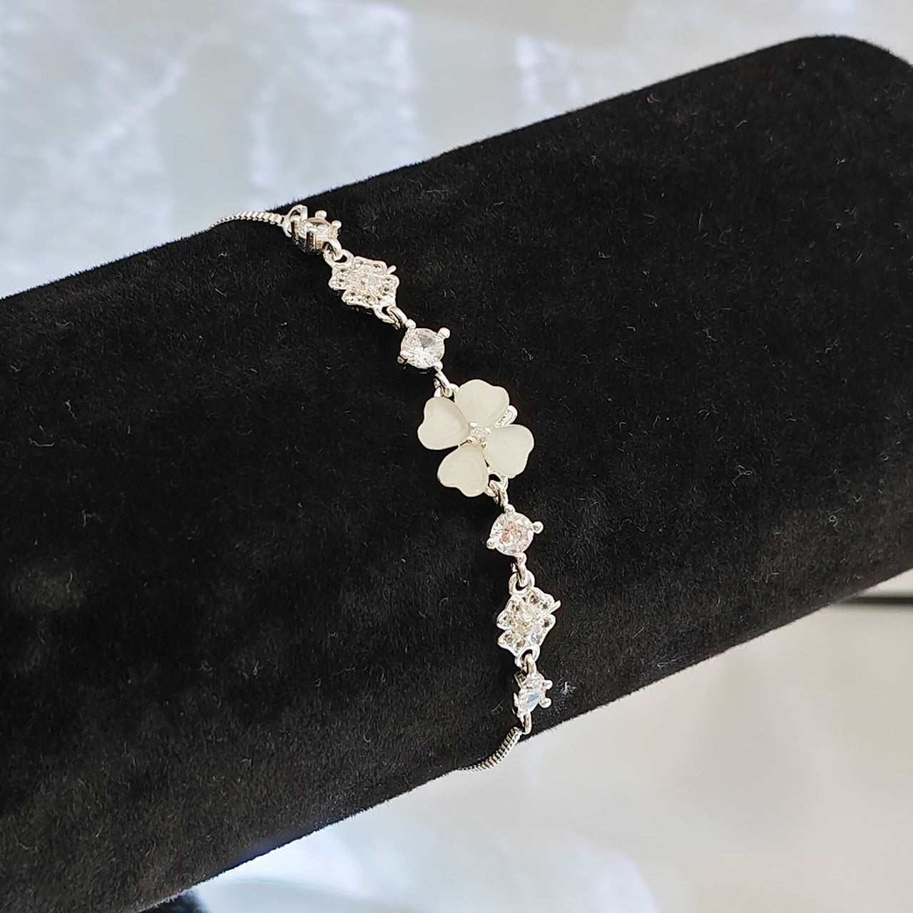 Four Leaf Grass Diamond Bracelet 