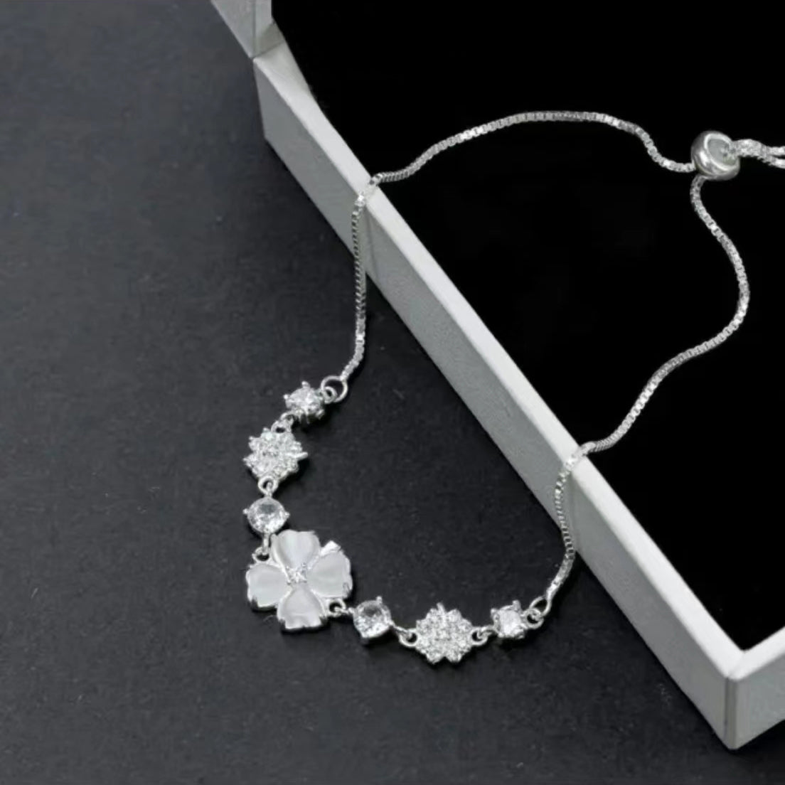 Four Leaf Grass Diamond Bracelet 