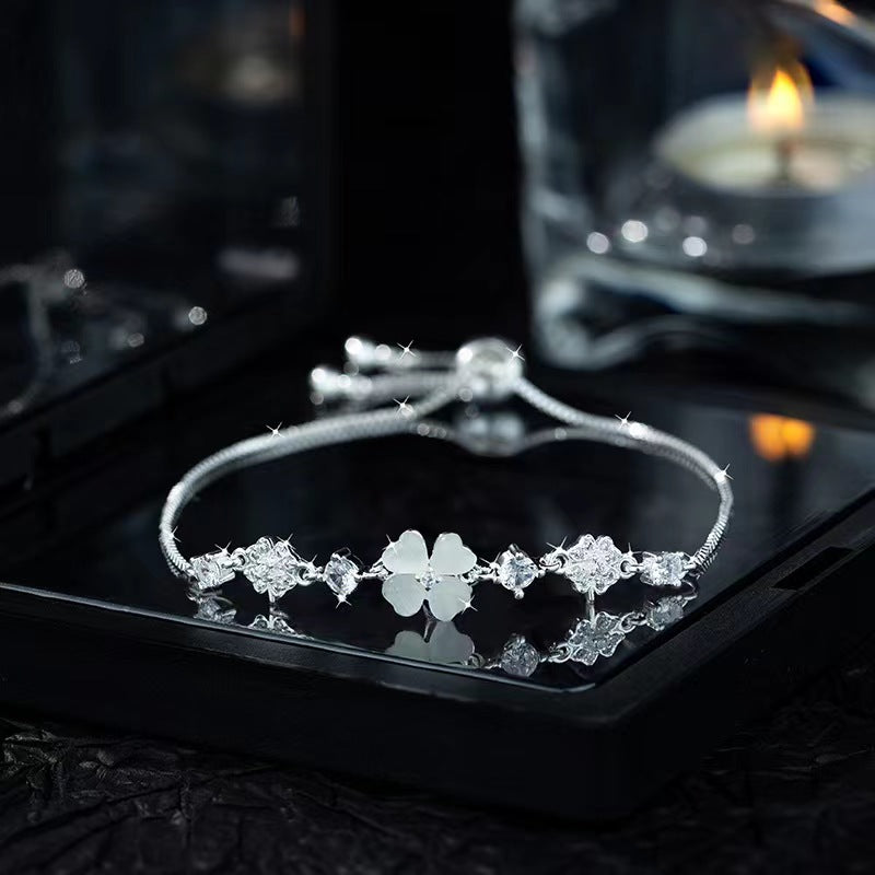 Four Leaf Grass Diamond Bracelet 