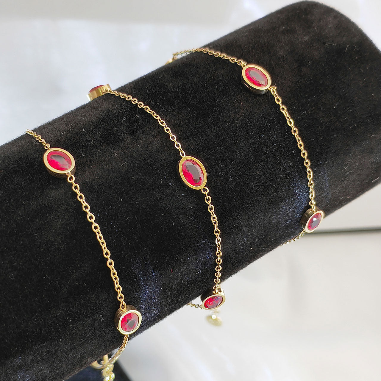 Simple ruby ​​bracelet