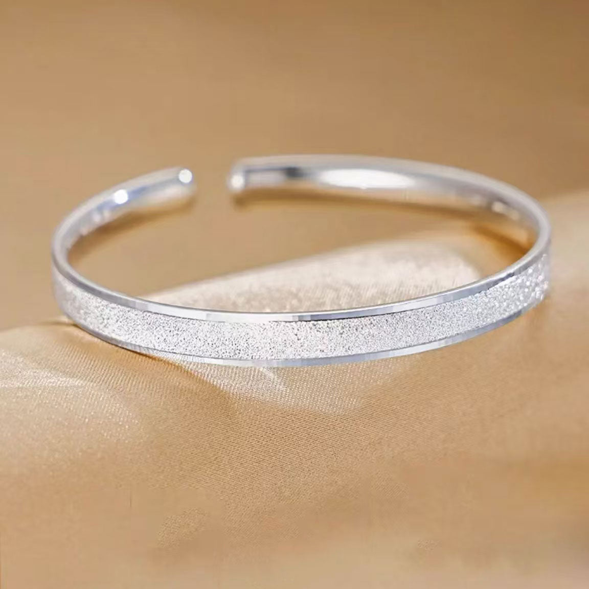 Luxury frosted silver bracelet 