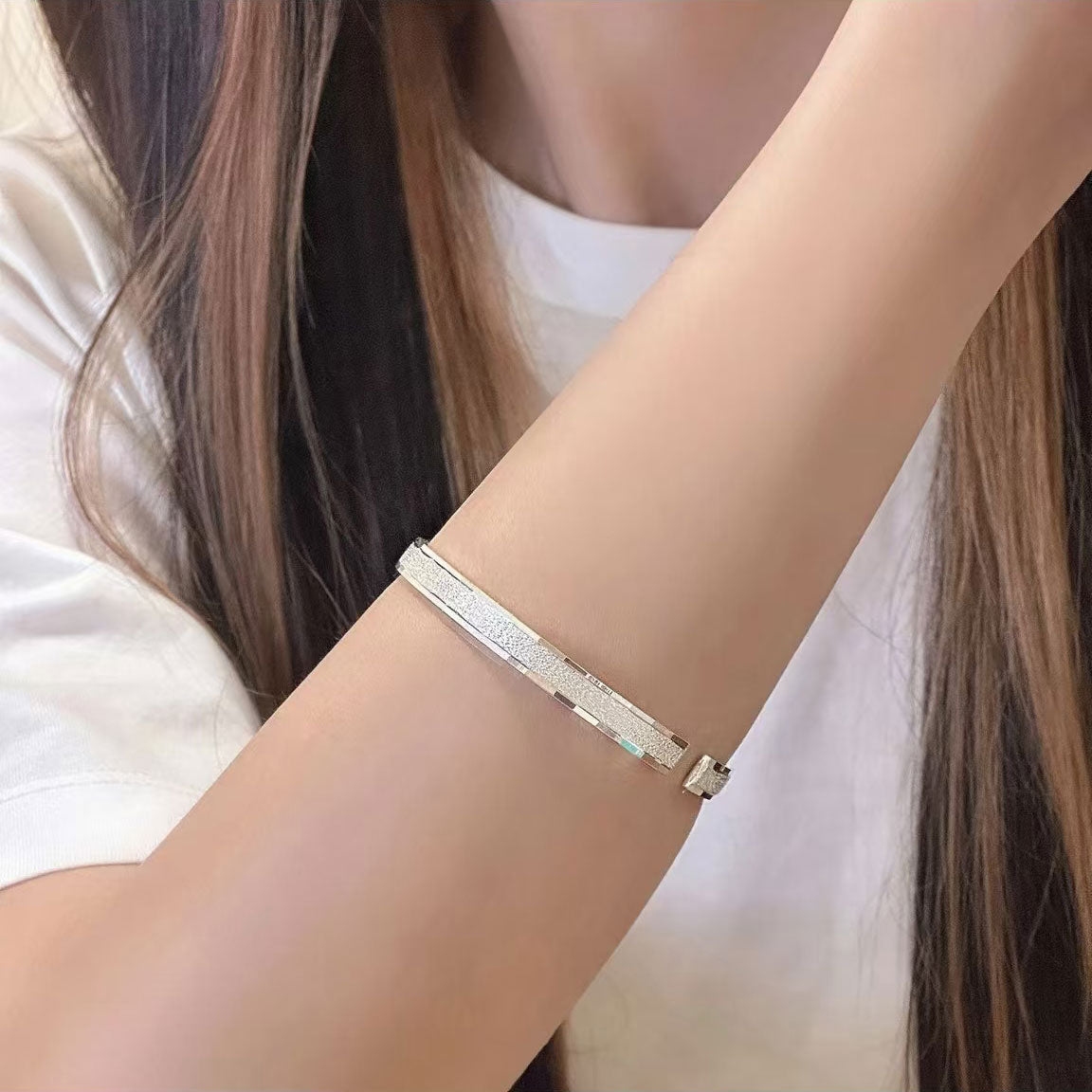 Luxury frosted silver bracelet 