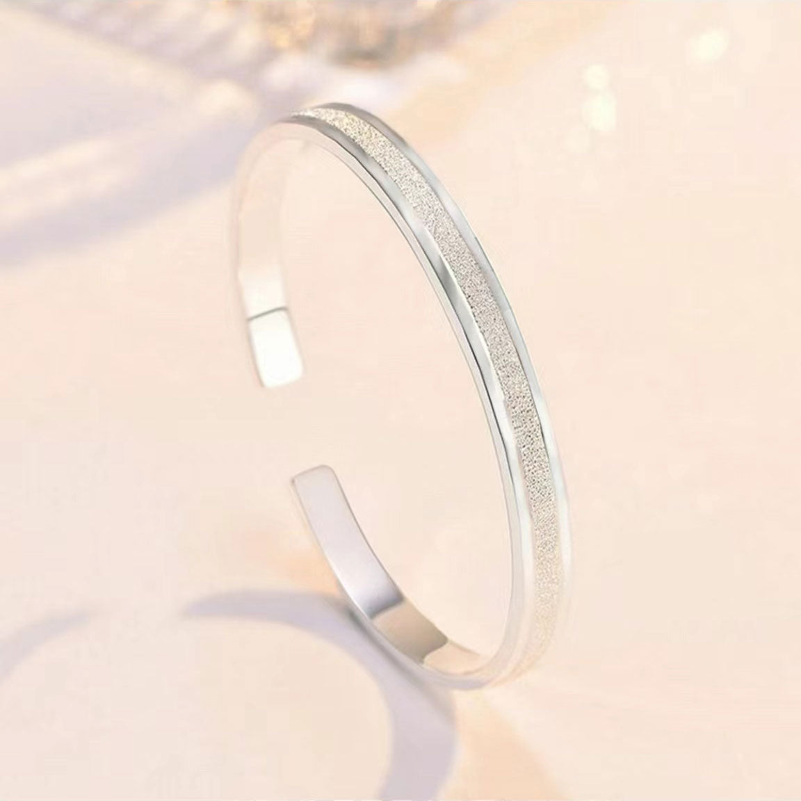 Luxury frosted silver bracelet 