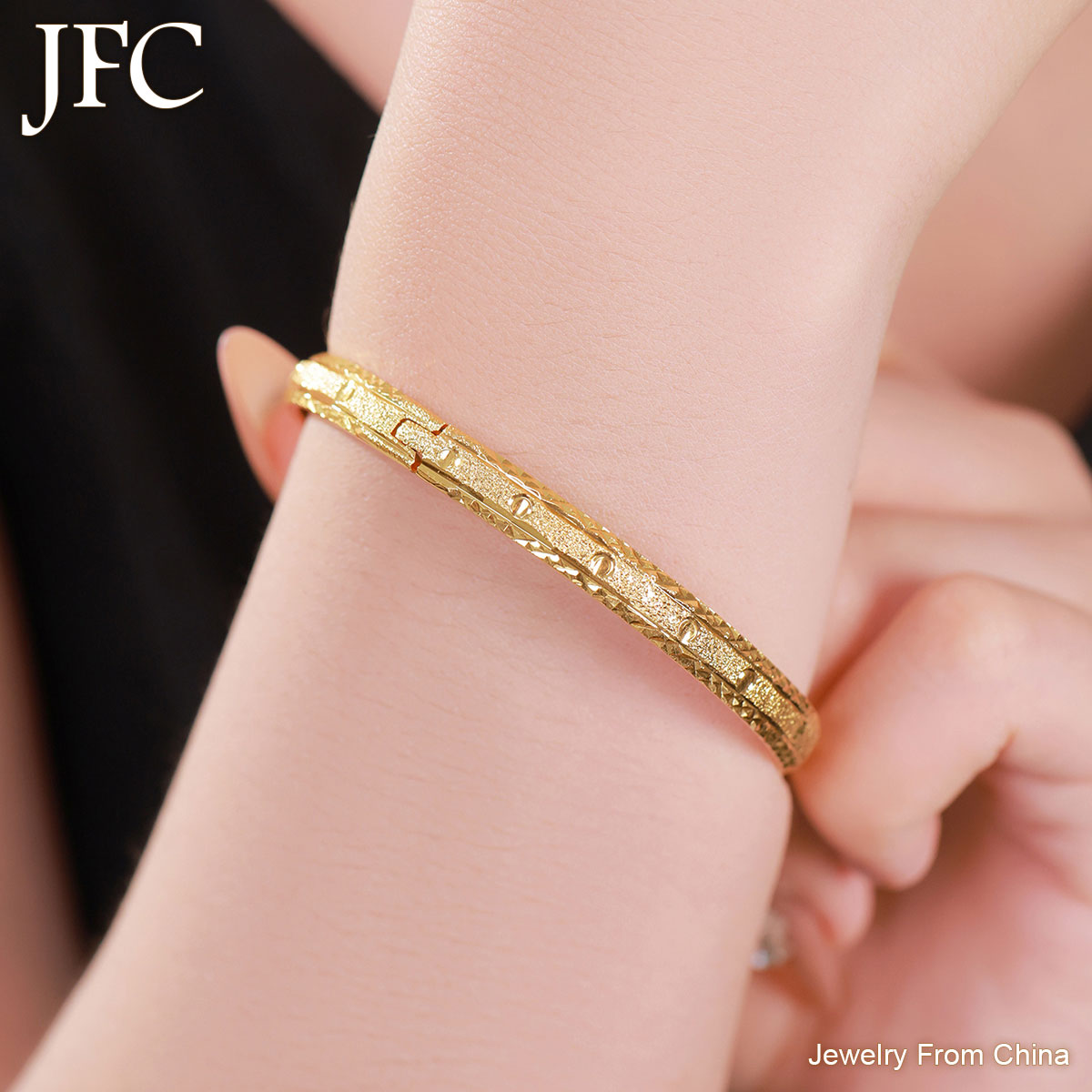 Classic Gold Pattern Bracelet 